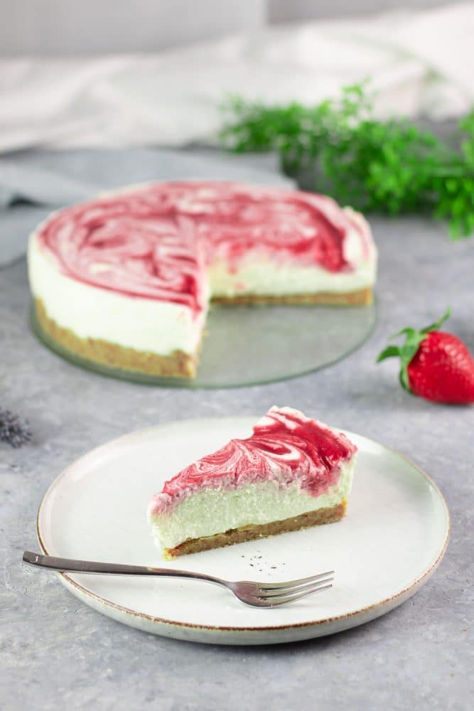 Low Carb White-Chocolate-Strawberry-Cheesecake