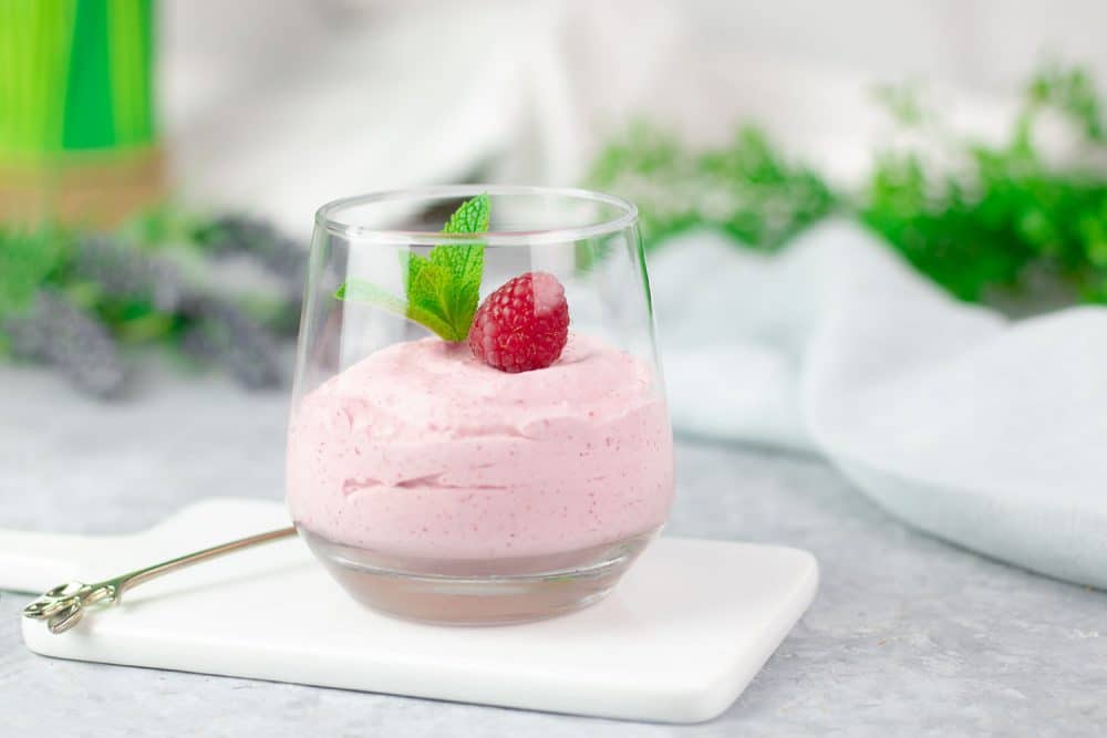 Das Himbeer-Mousse ist Low Carb, glutenfrei und zuckerfrei.