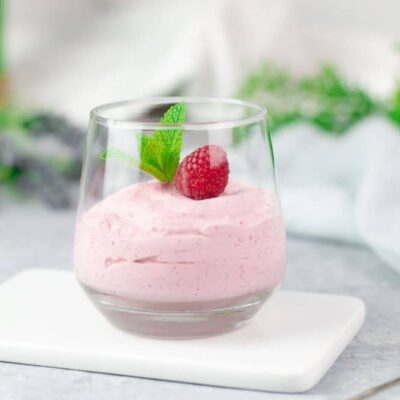 Das Himbeer-Mousse ist Low Carb, glutenfrei und zuckerfrei.