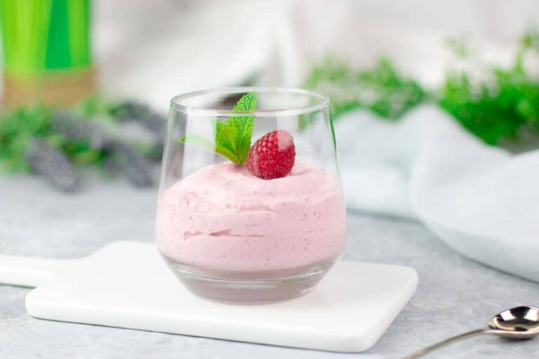 Das Himbeer-Mousse ist Low Carb, glutenfrei und zuckerfrei.