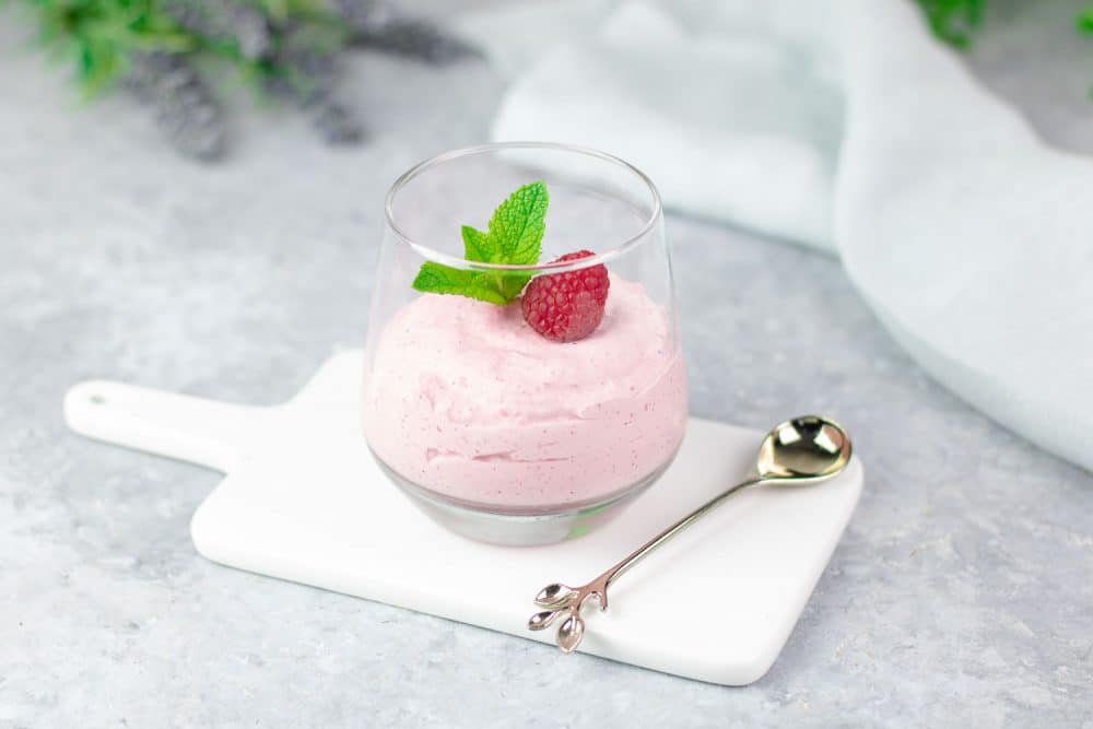 Das Himbeer-Mousse ist Low Carb, glutenfrei und zuckerfrei.