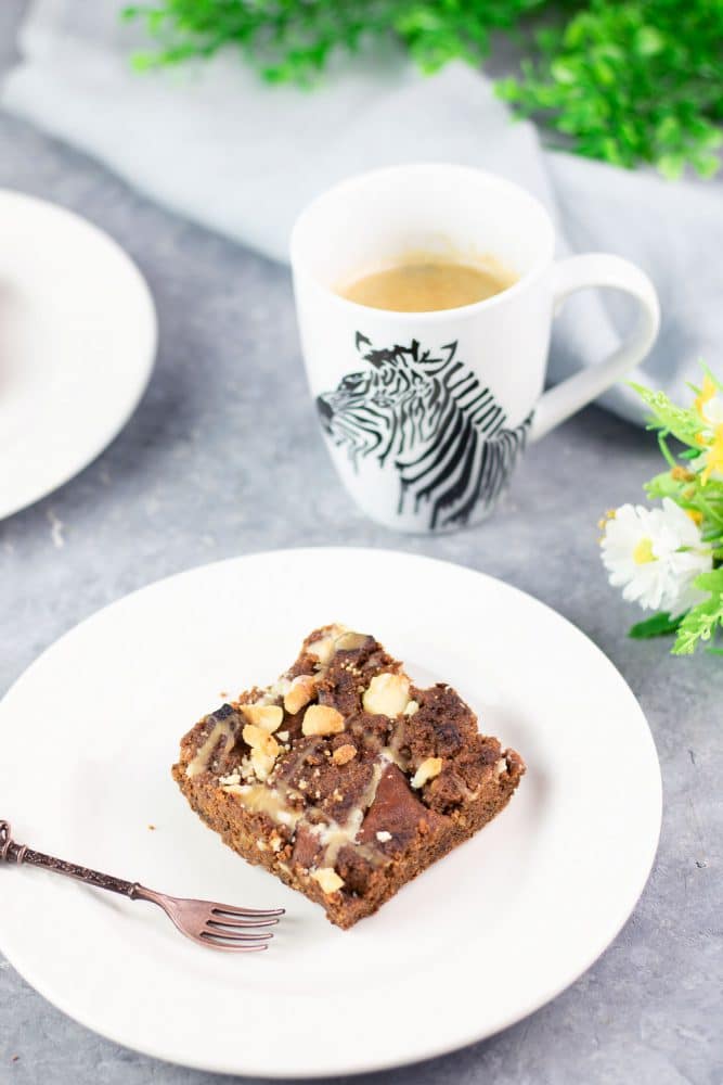 Der Low Carb Macadamia-Blechkuchen ist ein leckerer glutenfreier Kuchen.