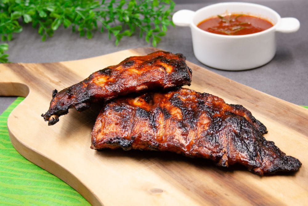 Die Spareribs sind mariniert in einer Low Carb Marinade