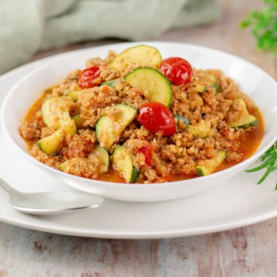 Die falsche Couscous-Pfanne ist ein leckeres Low Carb Gericht. Das Rezept ist zudem glutenfrei und zuckerfrei.