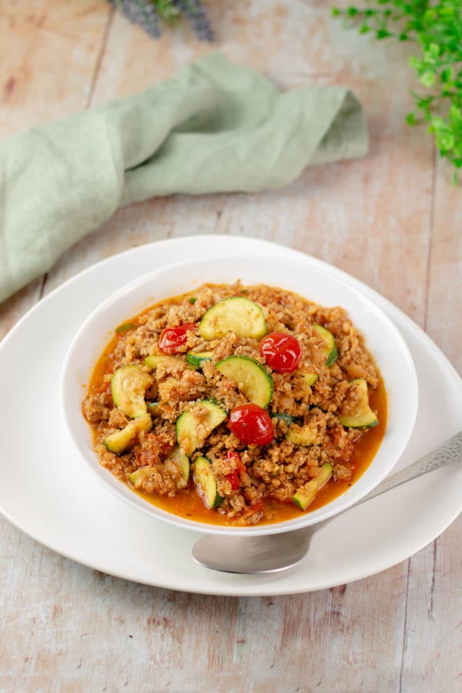 Die falsche Couscous-Pfanne ist ein leckeres Low Carb Gericht. Das Rezept ist zudem glutenfrei und zuckerfrei.