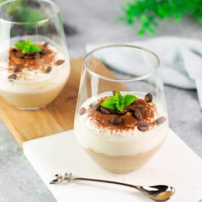 Das Kaffee-Mascarpone-Dessert ist lecker Low Carb, glutenfrei und super schnell zubereitet.