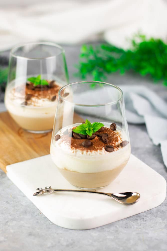 Das Kaffee-Mascarpone-Dessert ist lecker Low Carb, glutenfrei und super schnell zubereitet.