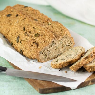 Das vegane Körner-Baguette ist außerdem Low Carb, glutenfrei und zuckerfrei.