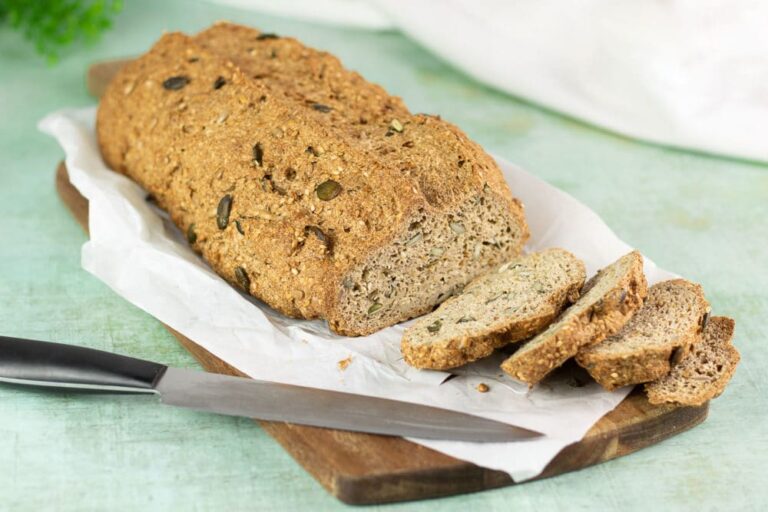 Das vegane Körner-Baguette ist außerdem Low Carb, glutenfrei und zuckerfrei.