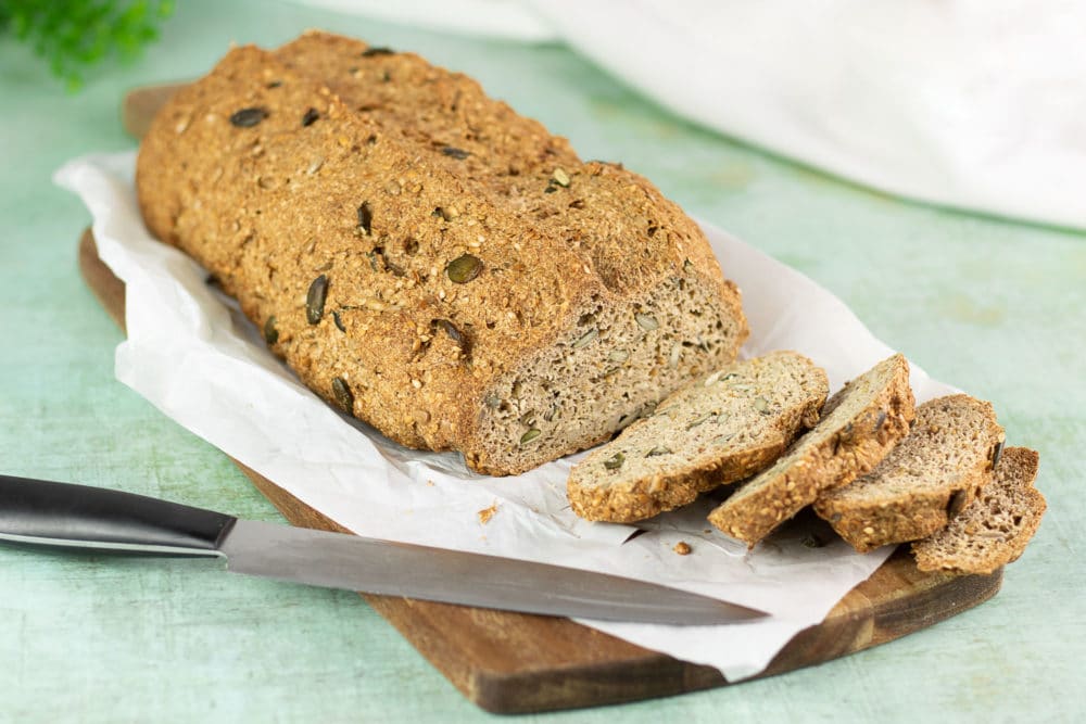 Das vegane Körner-Baguette ist außerdem Low Carb, glutenfrei und zuckerfrei.