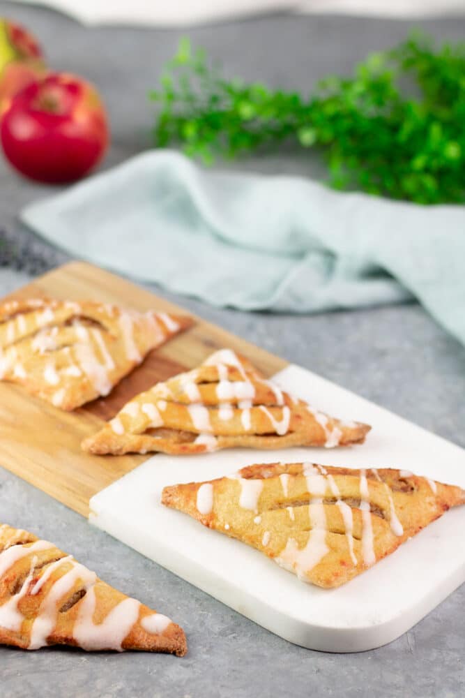 Die Apfel-Taschen sind Low Carb, glutenfrei und super lecker. Sie passen perfekt zum Herbst.