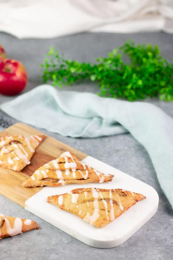 Die Apfel-Taschen sind Low Carb, glutenfrei und super lecker. Sie passen perfekt zum Herbst.