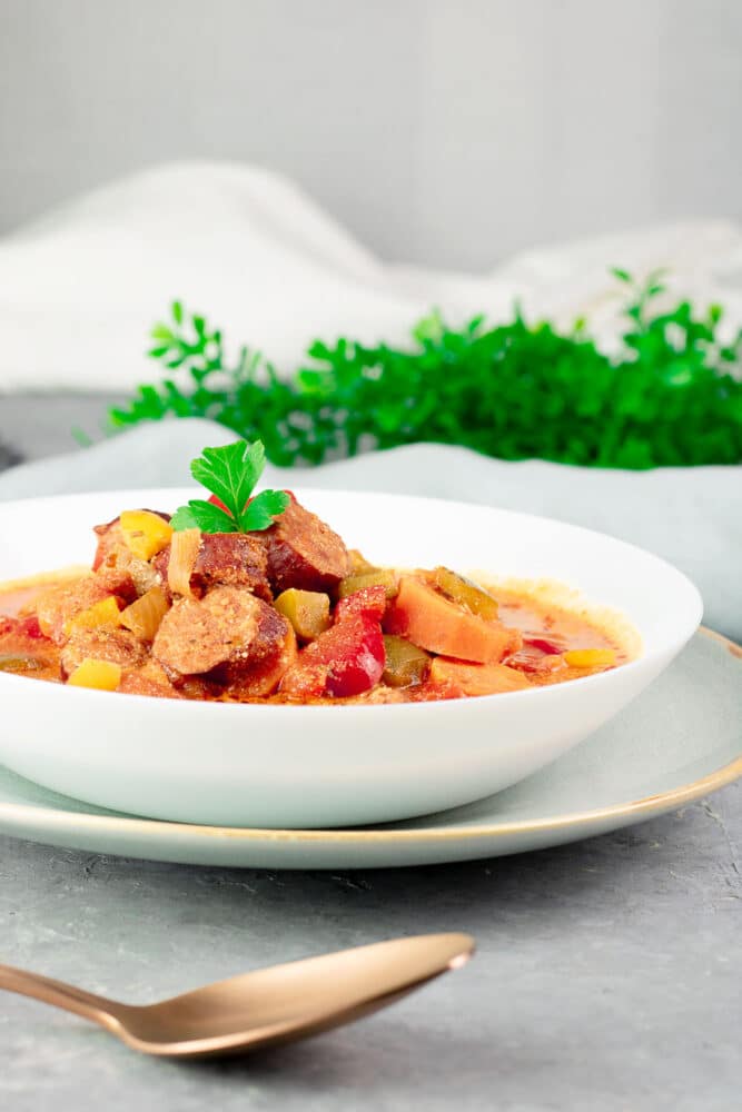 Der Paprika-Eintopf ist ein leckeres Low Carb Gericht. Das Rezept ist gesund, ohne Zucker, ohne Mehl, glutenfrei und gemüsereich.