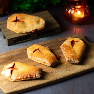 Die Pizzataschen sind perfekt für Halloween. Sie sind zudem ohne Zucker, ohne Mehl und ohne Kohlenhydrate.