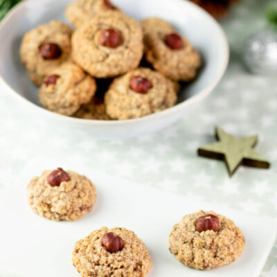 Die Haselnuss-Makronen sind Low Carb, glutenfrei und super lecker. Sie sind schnell gebacken und eignen sich perfekt für Weihnachten.