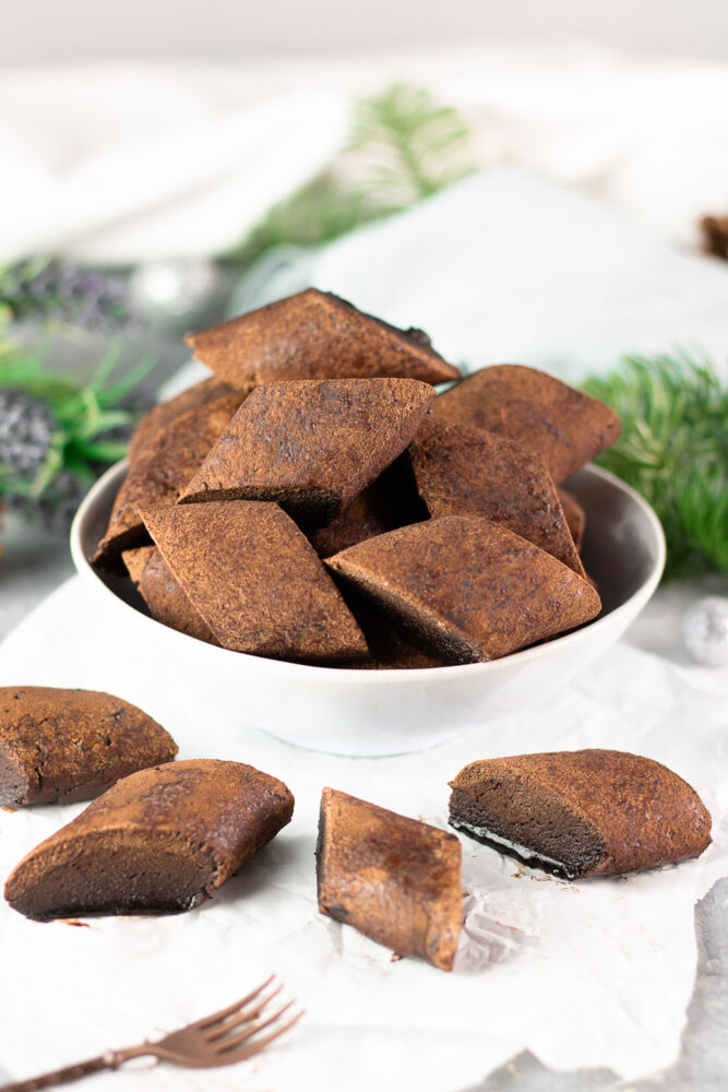 Das Magenbrot ist ein echter Weihnachtsklassiker. Er schmeckt besonders frisch und selbst gebacken. Dieses Rezept ist auch noch ohne Zucker und Low Carb.