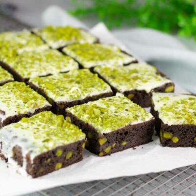 Die Pistazien-Brownies sind ohne Mehl, ohne Zucker, mit wenig Kohlenhydrate und so Low Carb und glutenfrei.