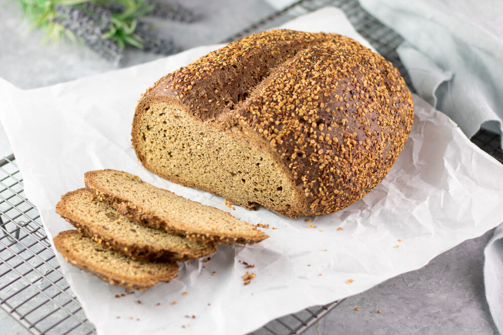 Das kernige Hanfbrot ist Low Carb, glutenfrei und zuckerfrei.