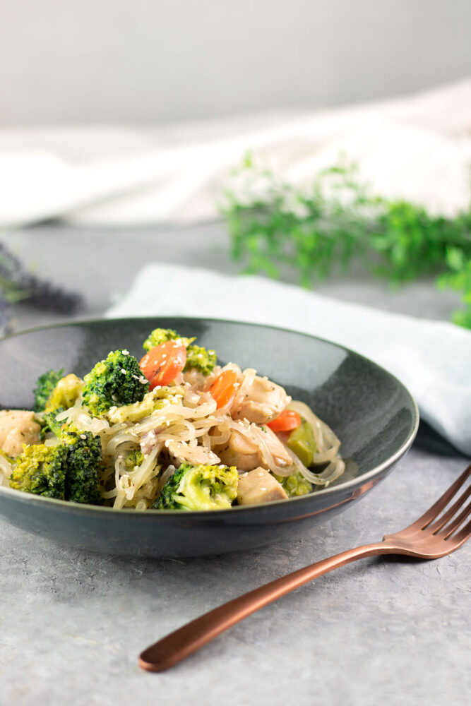 Low Carb Brokkoli-Hähnchen mit Konjaknudeln