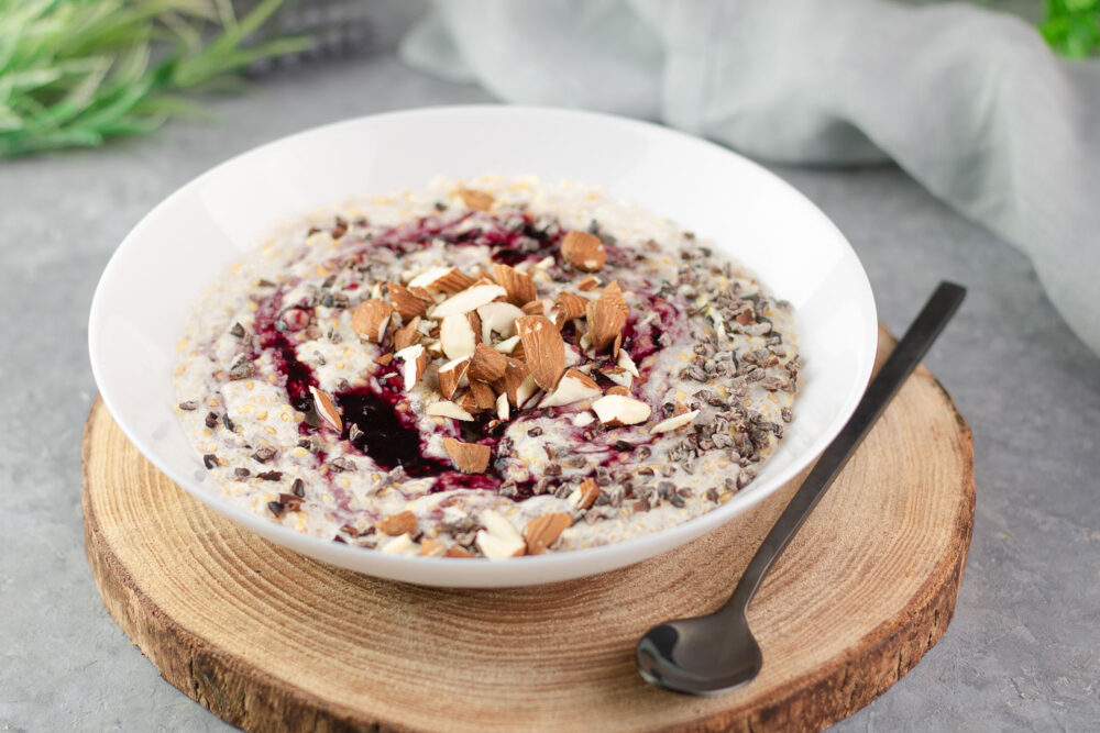 Low Carb Porridge aus Goldleinsamen