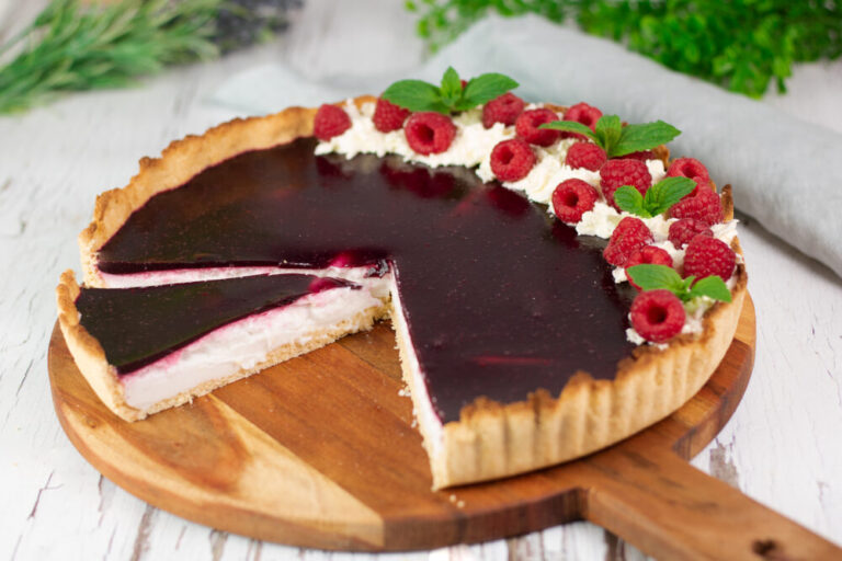 Diese leckere Kokos-Himbeer-Tarte ist perfekt für den Sommer!