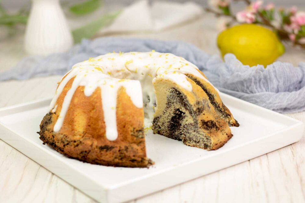 Low Carb Zitronen-Ingwer-Kuchen mit Mohn-Swirl (Werbung)