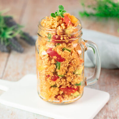 Dieser Tomaten-Couscous-Salat passt perfekt in den Sommer!