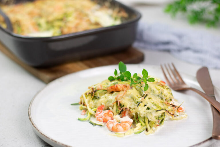 Der Zucchini-Auflauf mit Garnelen ist lecker, Low Carb und einfach gekocht.