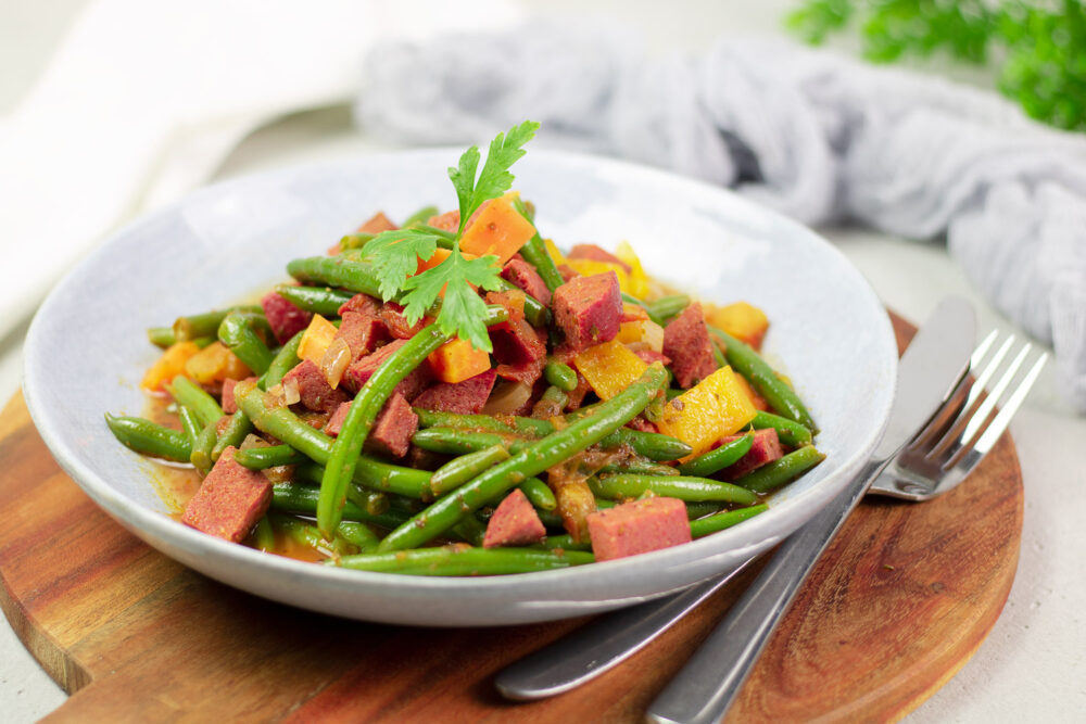 Diese Sucuk-Pfanne ist der Hit. Sie schmeckt lecker würzig und ist auch noch Low Carb.