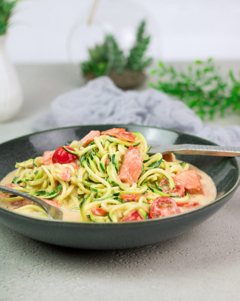 Cremige Zucchini-Lachs-Pfanne schnell und einfach gekocht!