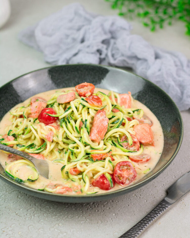 Cremige Zucchini-Lachs-Pfanne schnell und einfach gekocht!