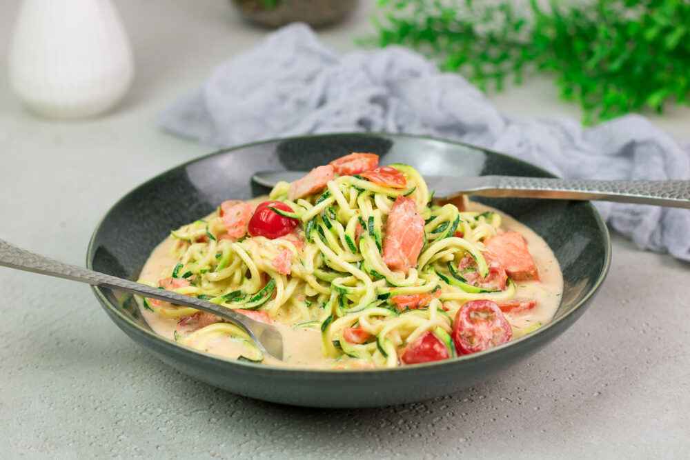 Cremige Zucchini-Lachs-Pfanne schnell und einfach gekocht!