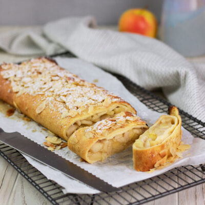 Leckerer Apfelstrudel ohne Kohlenhydrate, ohne Mehl und ohne Zucker