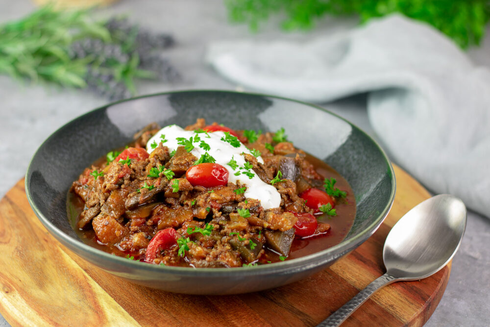 Gesunder Auberginen-Eintopf mit Minz-Joghurt | Einfach lecker gekocht!