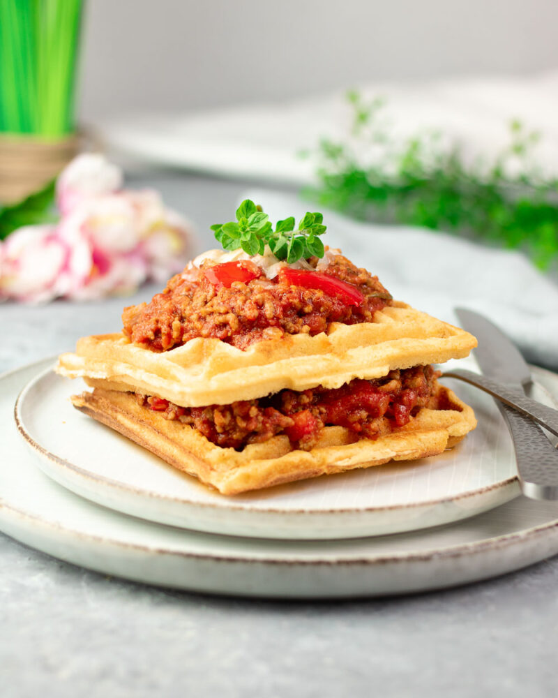 Deftige Waffeln mit Bolognese - Low Carb und Glutenfrei