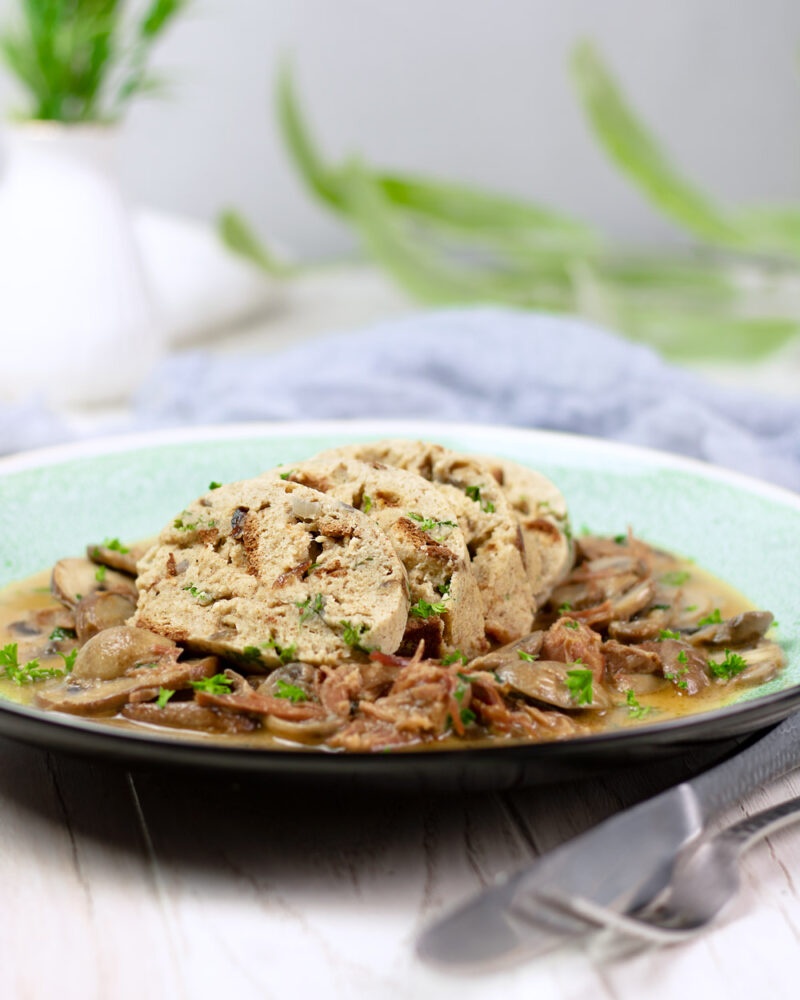 Low Carb Serviettenknödel mit Pulled Pork