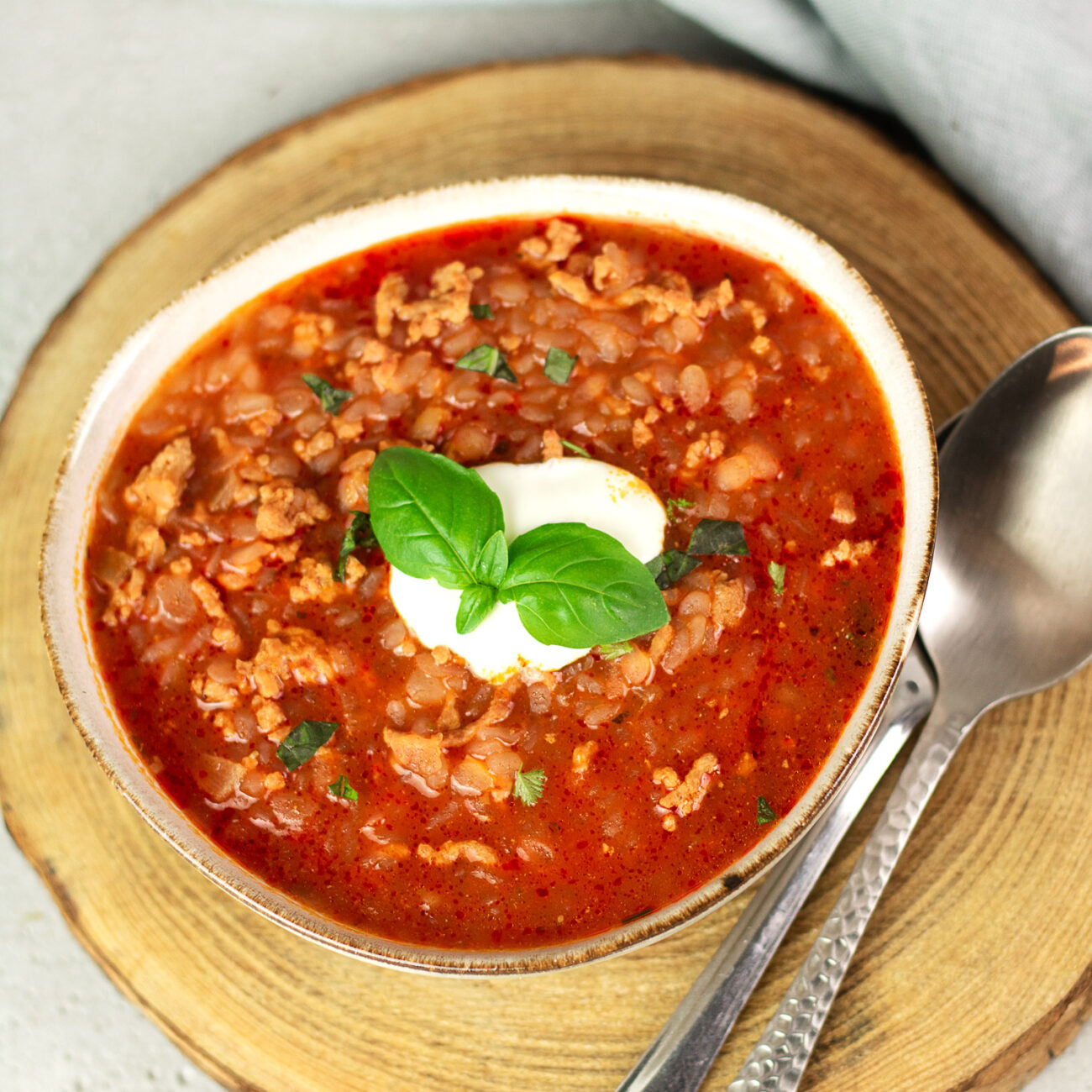 Low Carb Tomaten-Reis-Suppe mit Hackfleisch