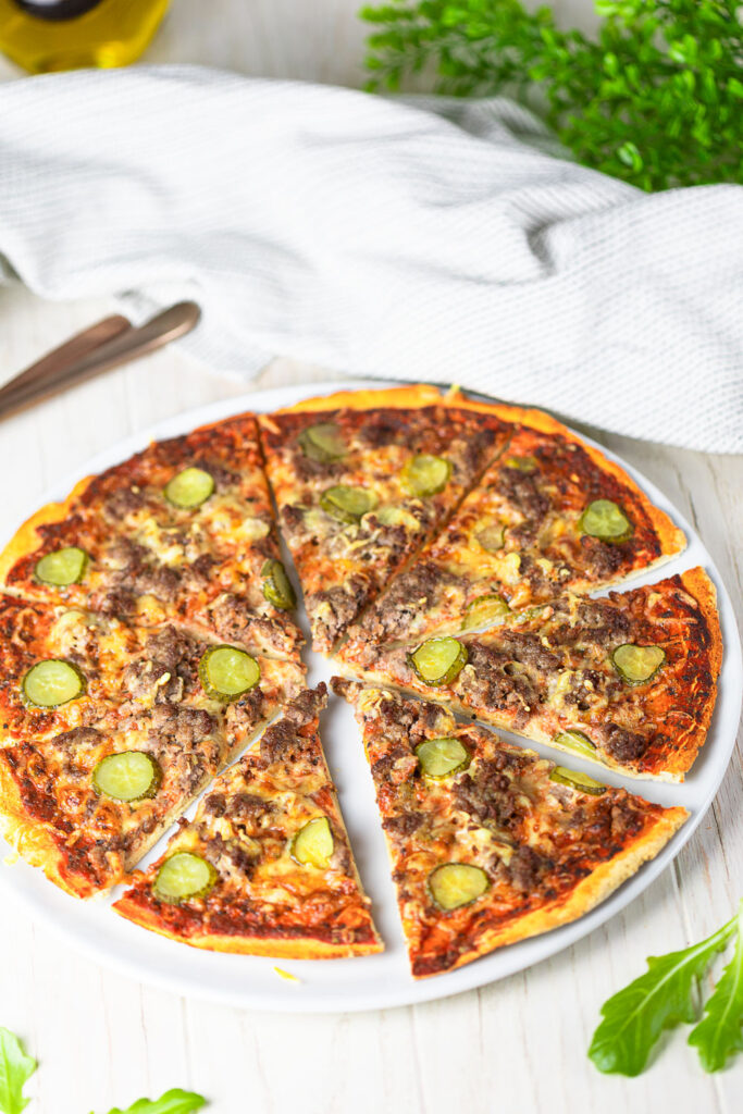 Low Carb & Keto Cheeseburger-Pizza