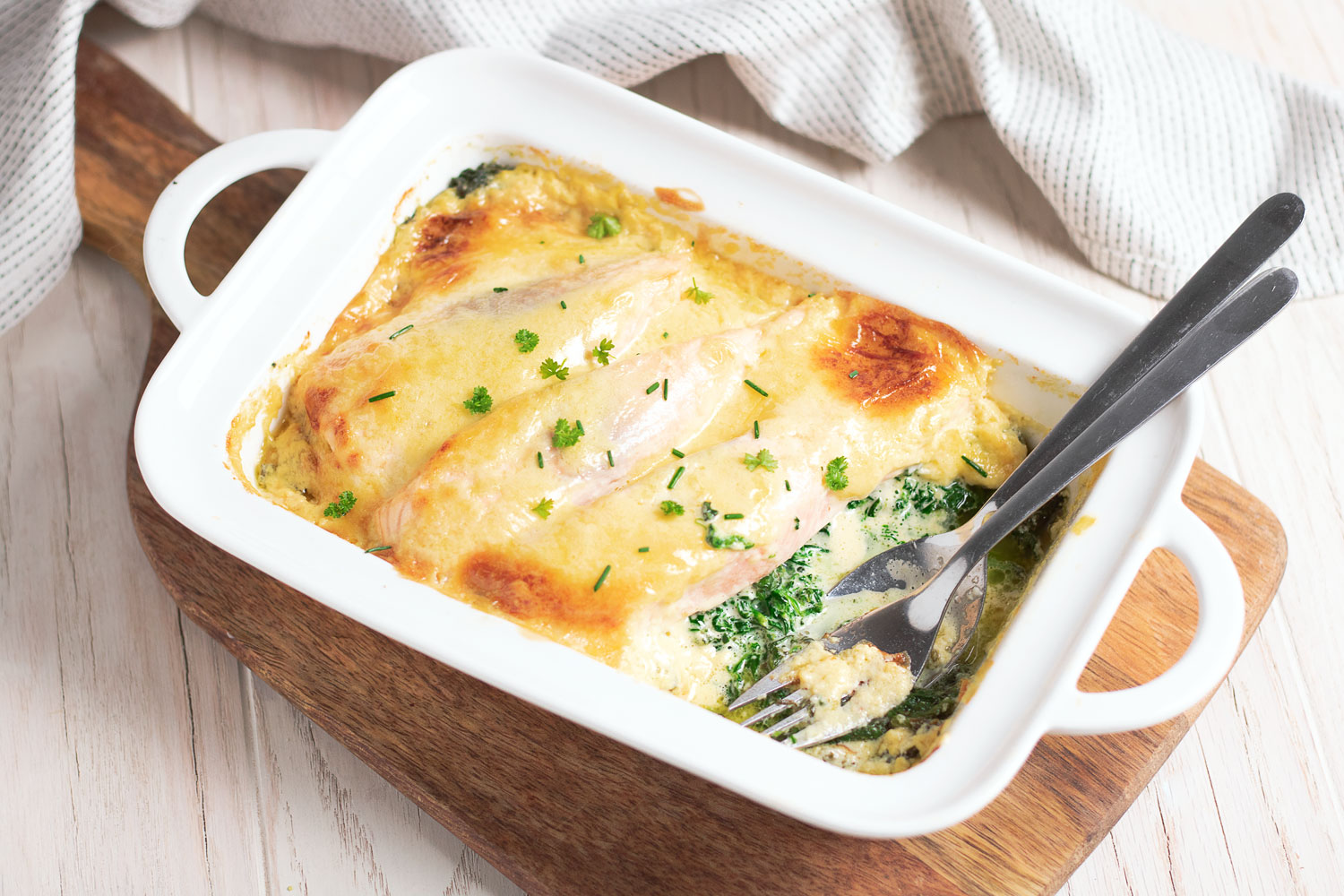 Lachs auf Spinat mit gratinierter Hollandaise