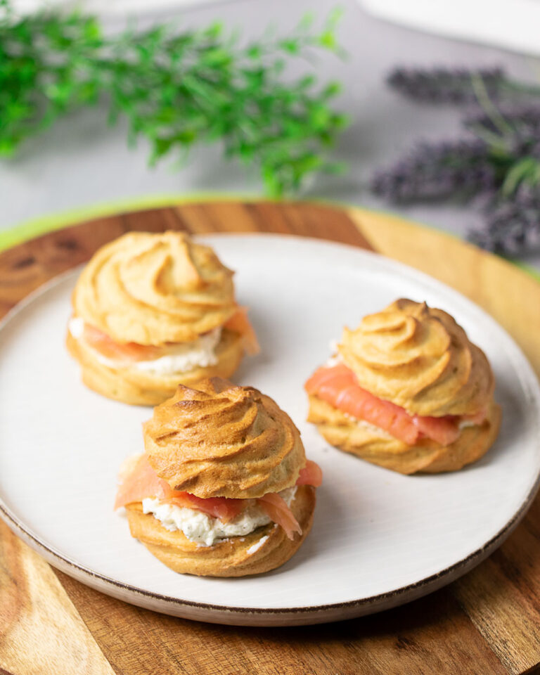 Deftige Low Carb Windbeutel mit Lachs und Frischkäse Deftige Low Carb Windbeutel mit Lachs und Frischkäse