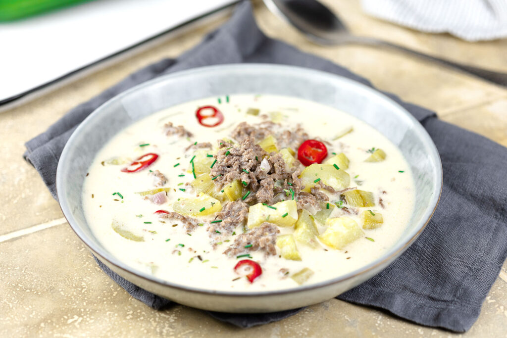 Super leckere Hackfleisch-Gurken-Suppe