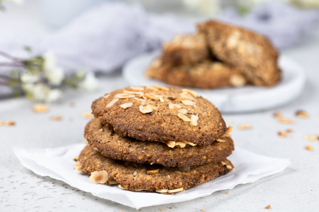 Low Carb & Keto: XXL Hazelnut-Cookies