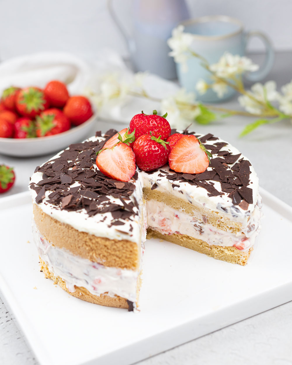 Low Carb Stracciatella-Erdbeer-Torte