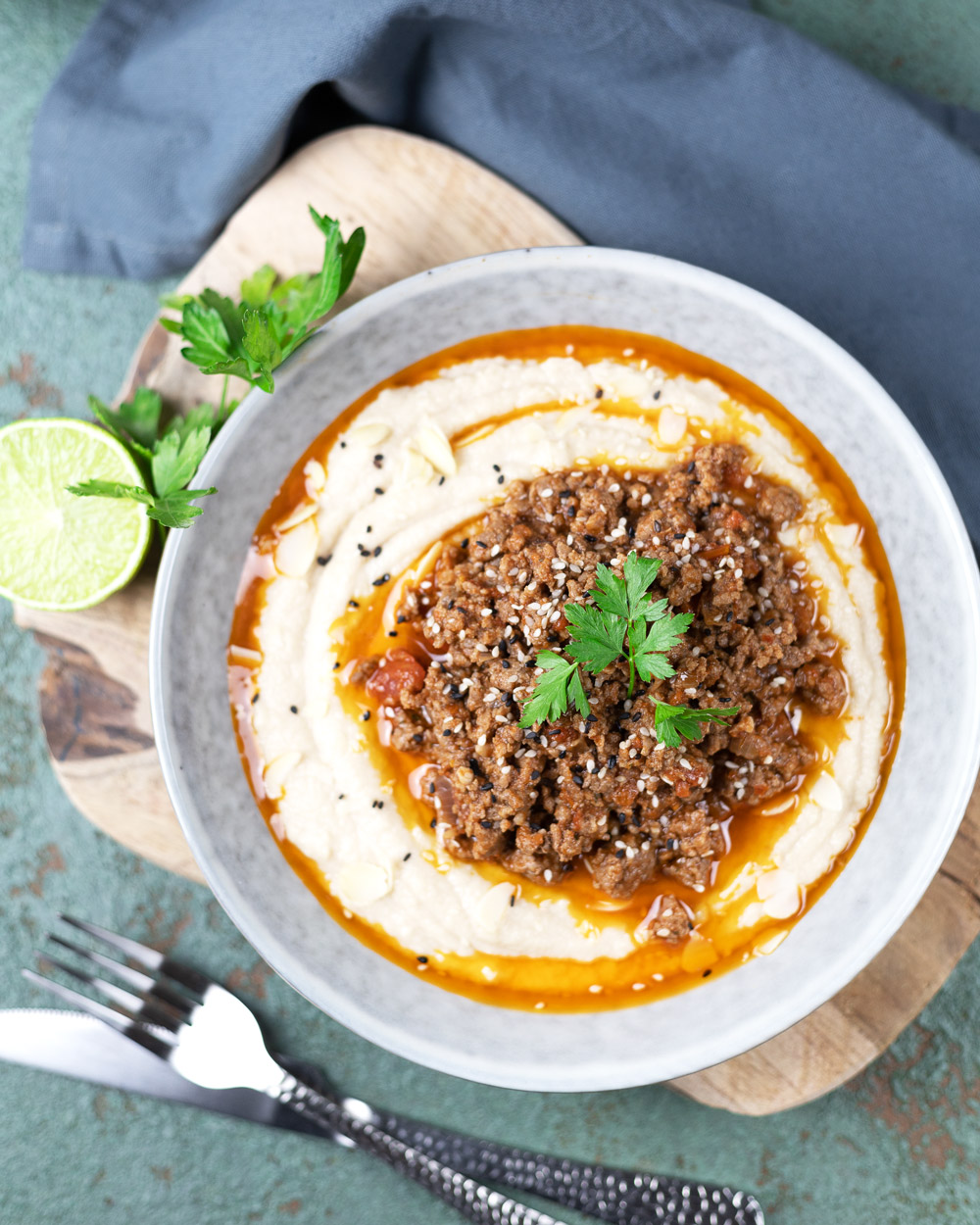 Low Carb Hummus mit Hamshuka