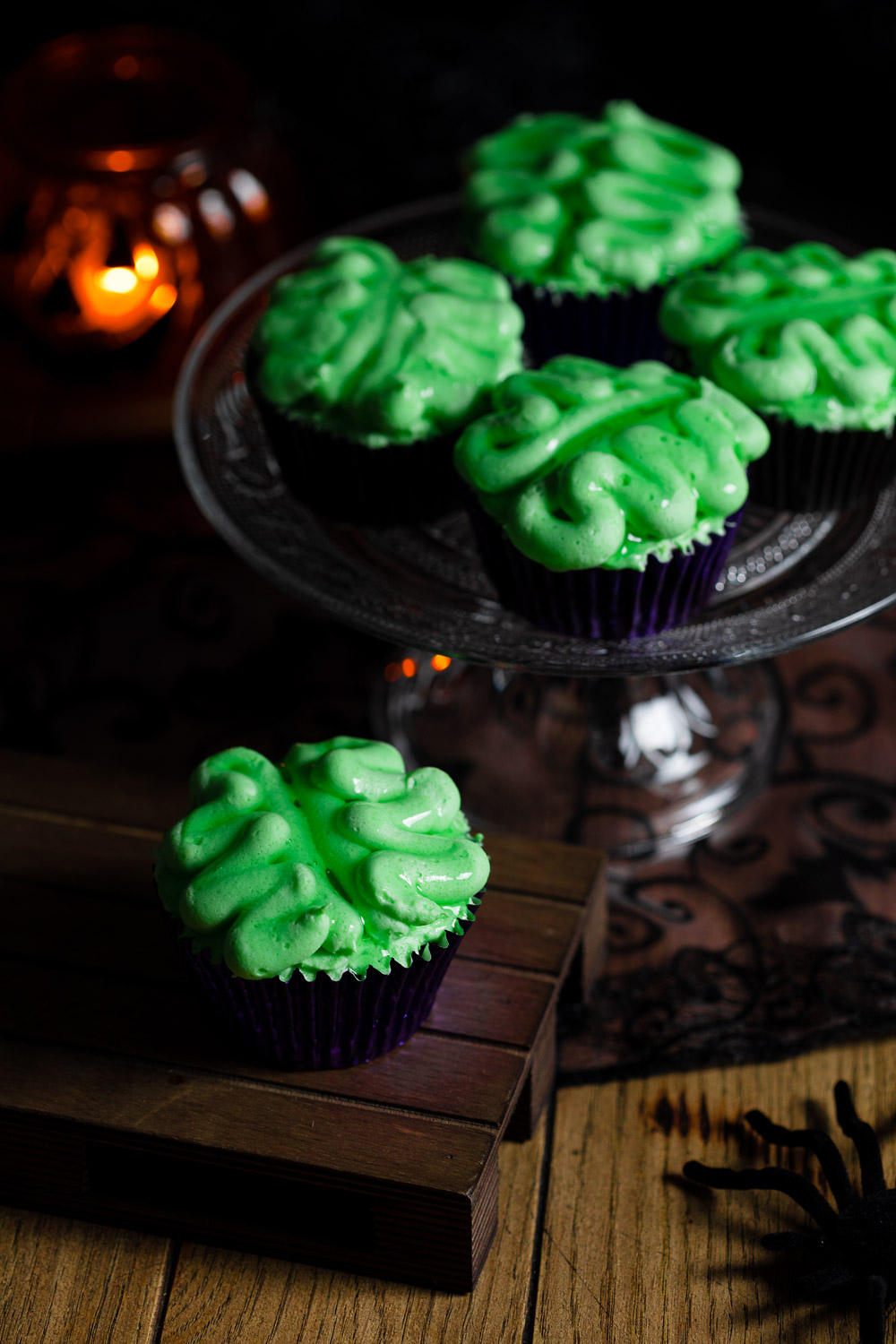 Gruselige Zombie Gehirn-Muffins mit wenig Kohlenhydraten