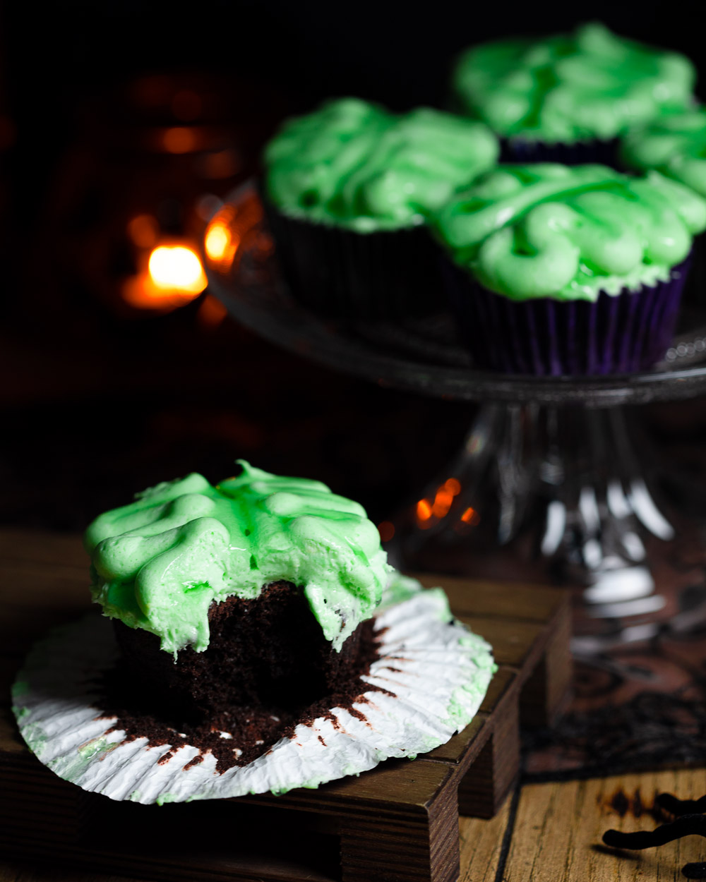 Gruselige Zombie Gehirn-Muffins mit wenig Kohlenhydraten