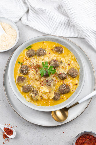 Spitzkohl-Sesam-Eintopf mit Hackbällchen I Low Carb & Keto Spitzkohl-Sesam-Eintopf mit Hackbällchen I Low Carb & Keto