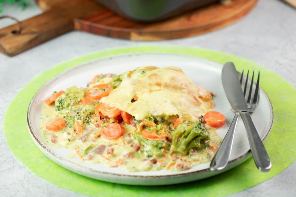 Low Carb Mittagessen für die ganze Familie Brokkoli-Karotten-Auflauf