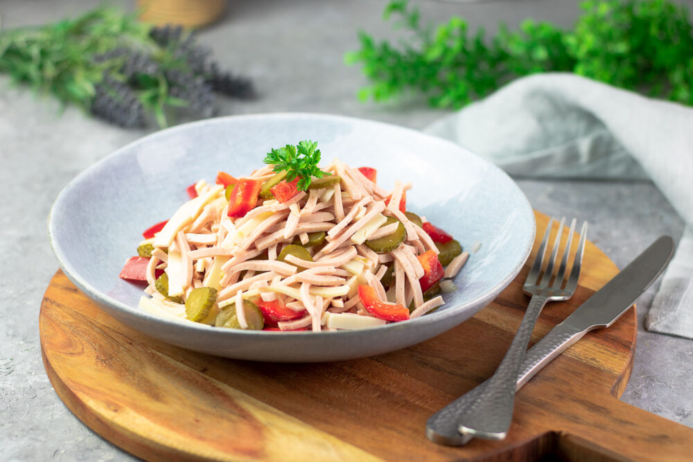 Low Carb Mittagessen ohne kochen: Wurstsalat