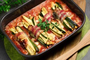 Zucchini-Päckchen Mittagessen ohne Kochen. Perfekt für jeden Tag